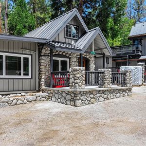 The Cottage at The Creekstone charming front patio with tremendous views of Lily Rock.