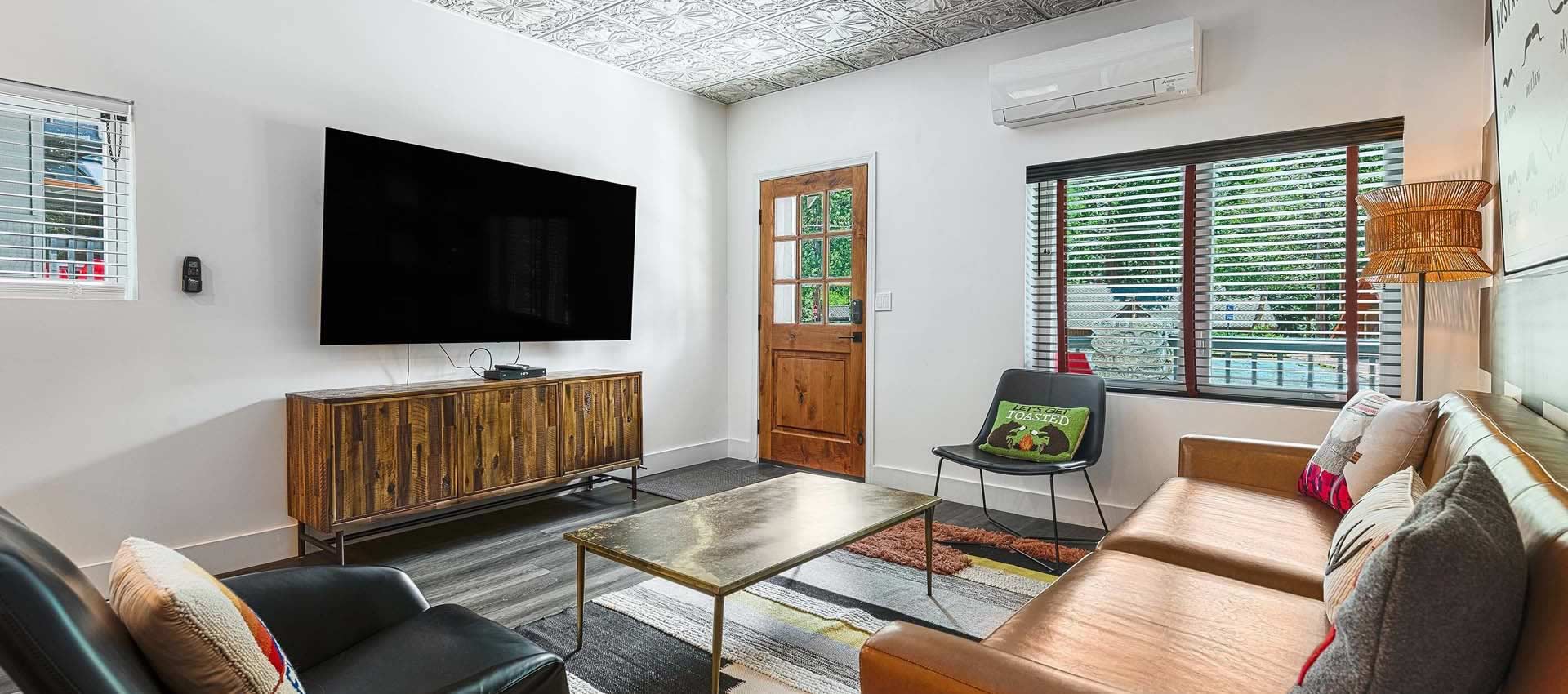 room-the-cottage-at-creekstone-slider-04